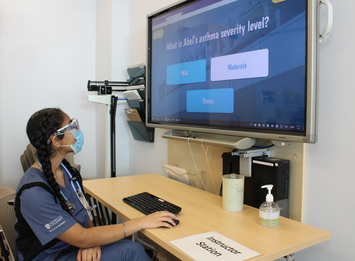 Nursing student doing virtual sim