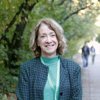 Dr.Sandra Hirst